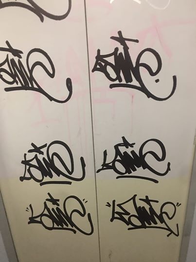 На изображении может находиться: в помещении